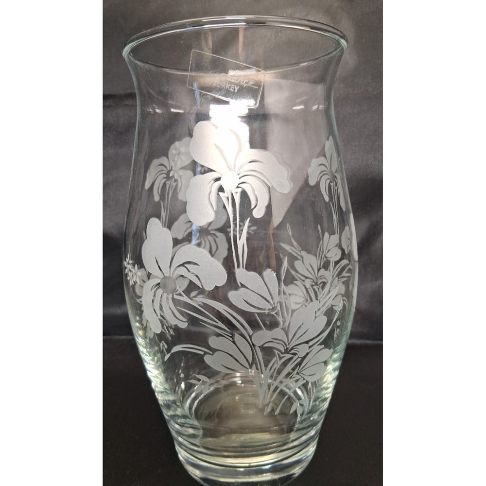 Vintage Vase Turkish Daisy's Pasabahce Hand Blown Etched Glass 7 7/8"  Elegant